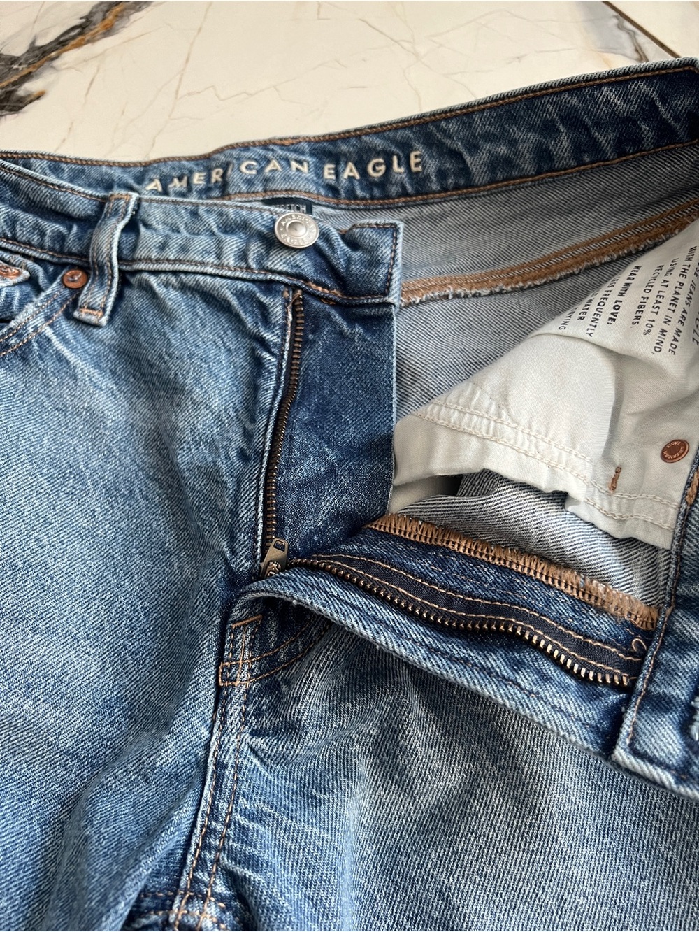 American Eagle Outfitters Barrel Jeans in Medium Blue Denim size 4 - Picture 6 of 9